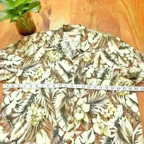 Vintage oversized Hawaiian floral short sleeves button down blouse shirt - Picture 12 of 13